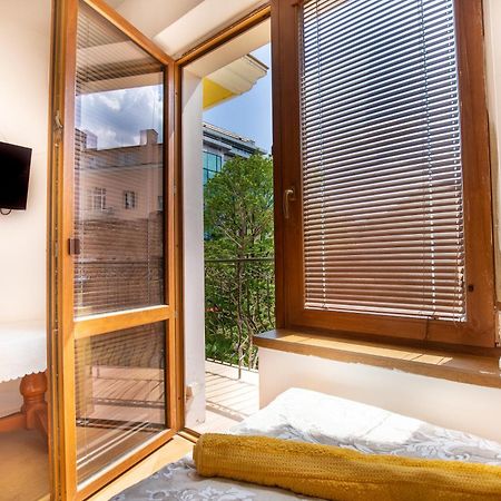 En-Suite Rooms: Novа Guesthouse In Sofia Center Екстер'єр фото
