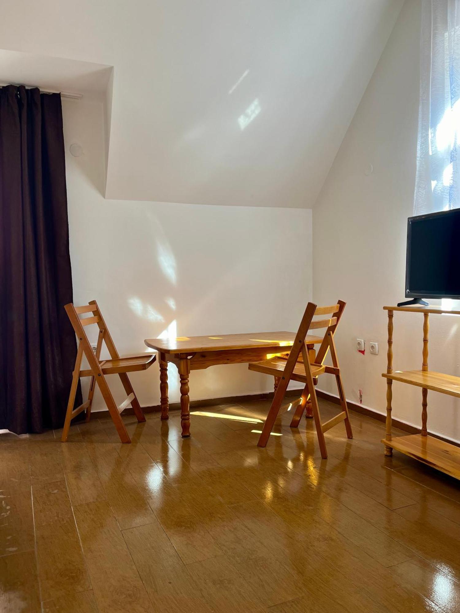 En-Suite Rooms: Novа Guesthouse In Sofia Center Екстер'єр фото