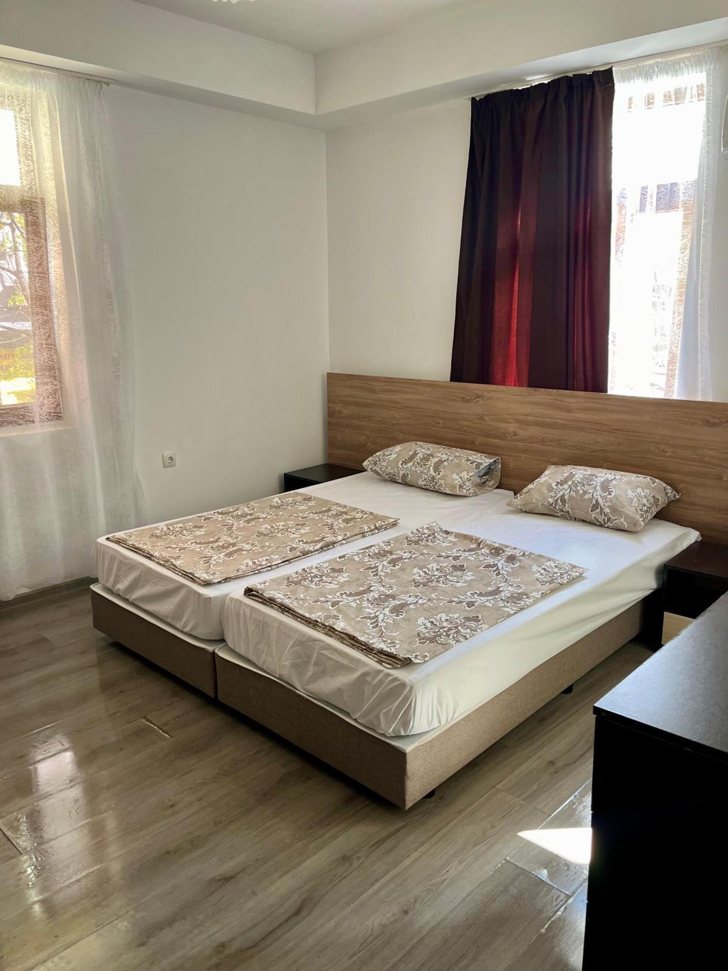 En-Suite Rooms: Novа Guesthouse In Sofia Center Екстер'єр фото