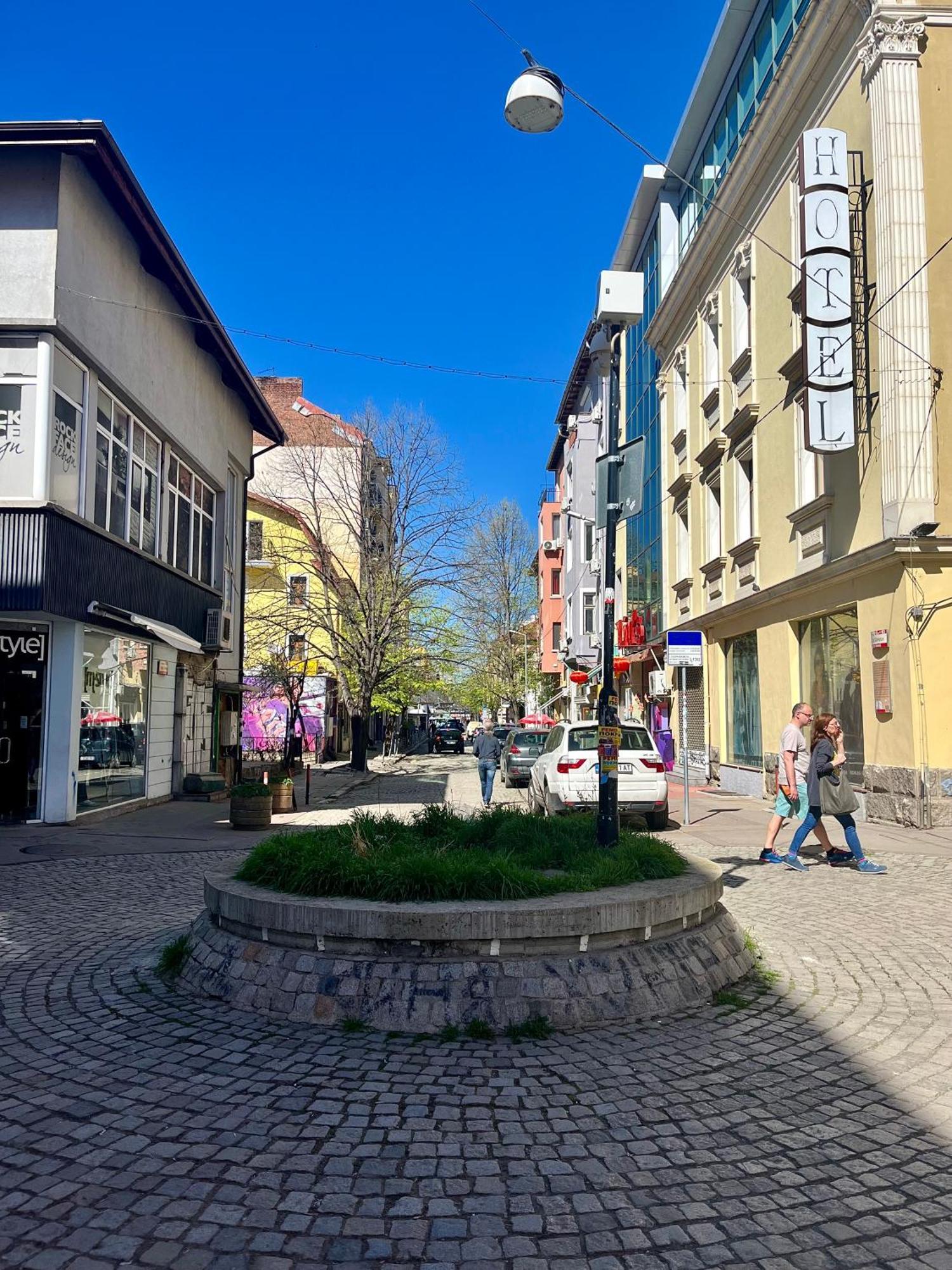 En-Suite Rooms: Novа Guesthouse In Sofia Center Екстер'єр фото