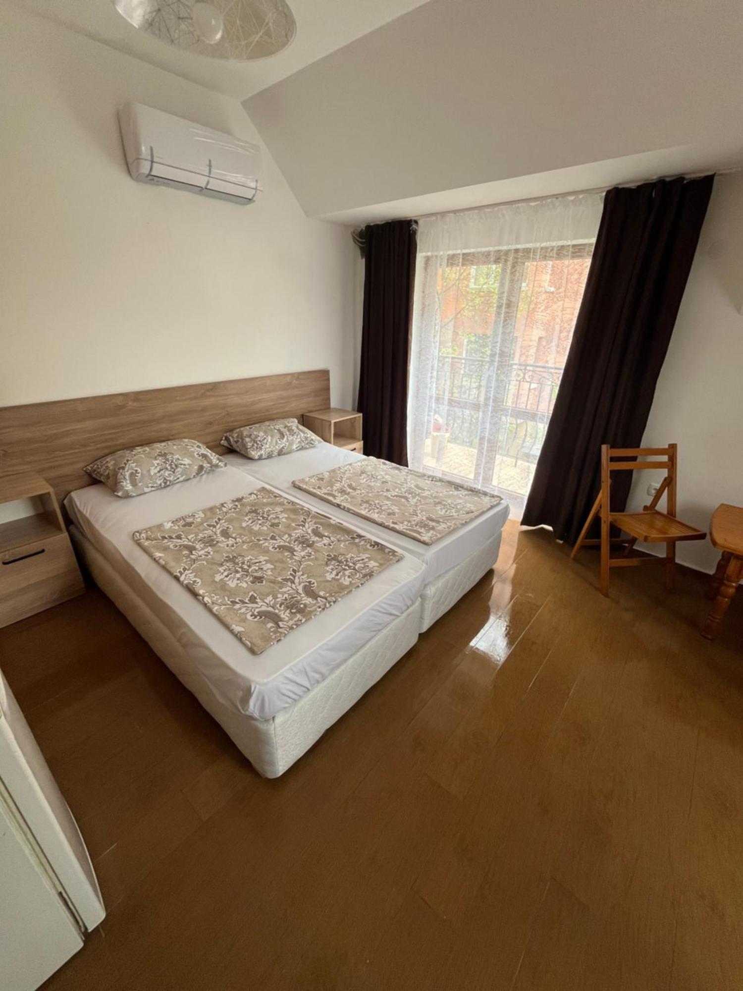 En-Suite Rooms: Novа Guesthouse In Sofia Center Екстер'єр фото
