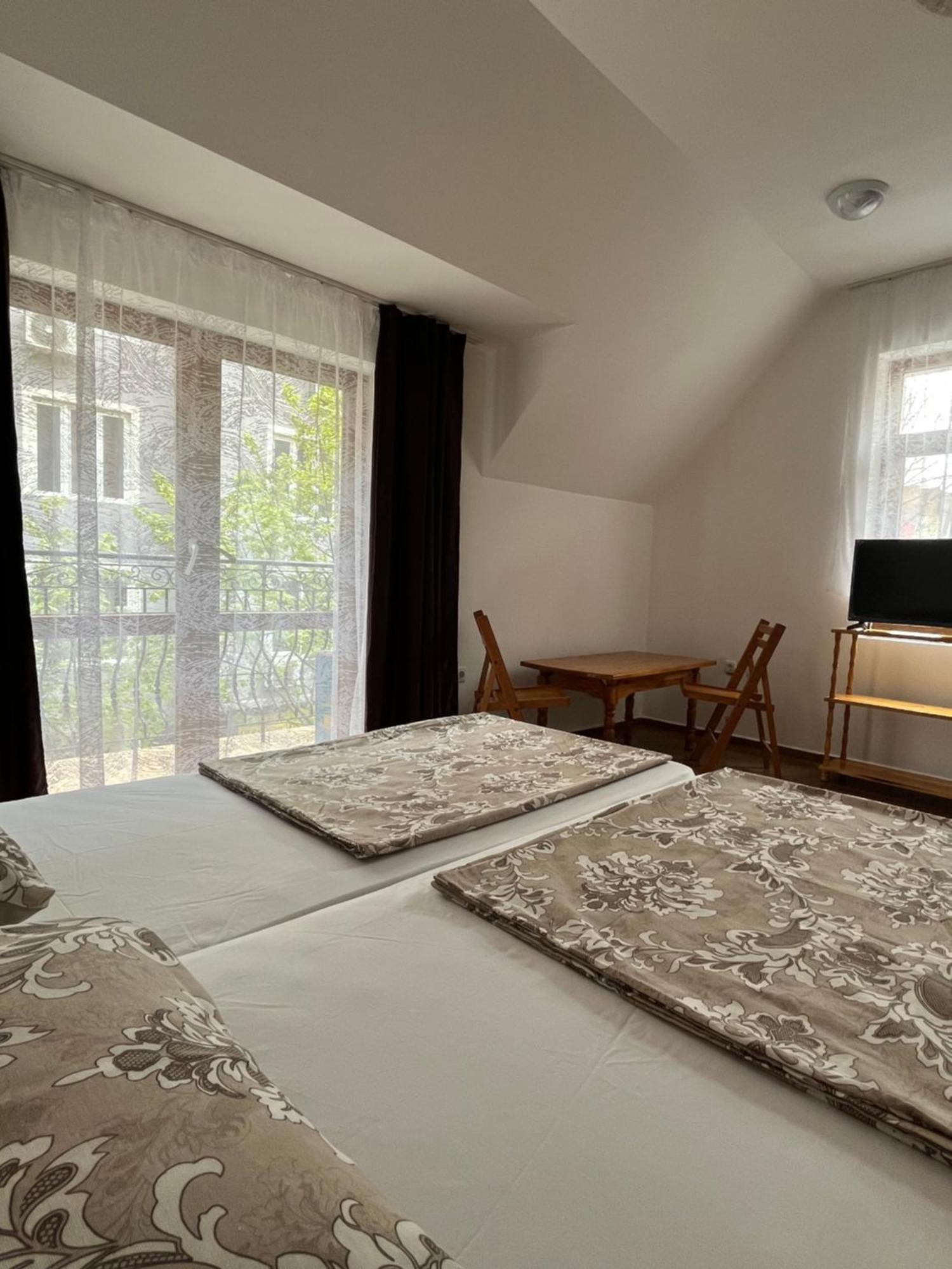 En-Suite Rooms: Novа Guesthouse In Sofia Center Екстер'єр фото