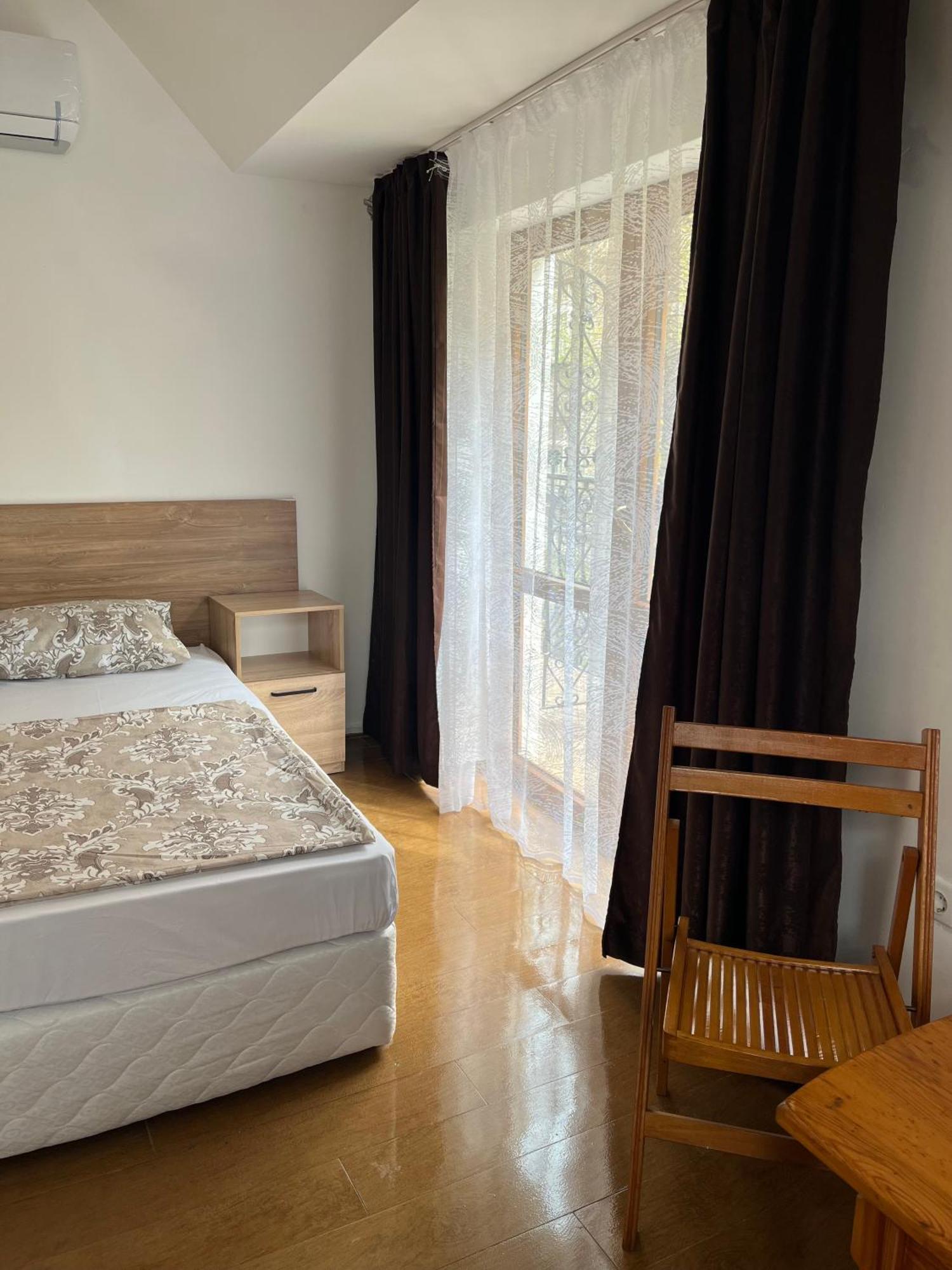 En-Suite Rooms: Novа Guesthouse In Sofia Center Екстер'єр фото