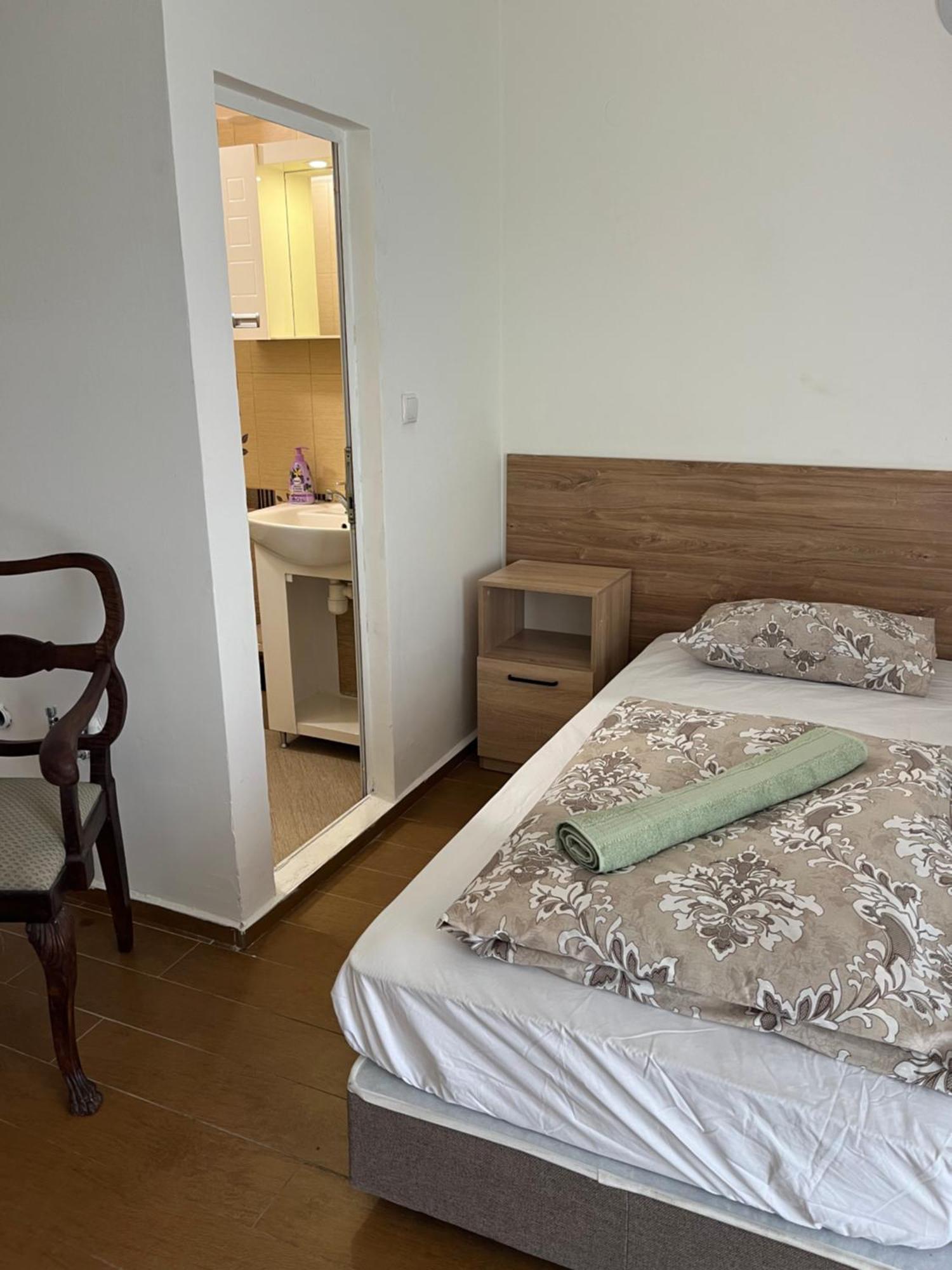 En-Suite Rooms: Novа Guesthouse In Sofia Center Екстер'єр фото