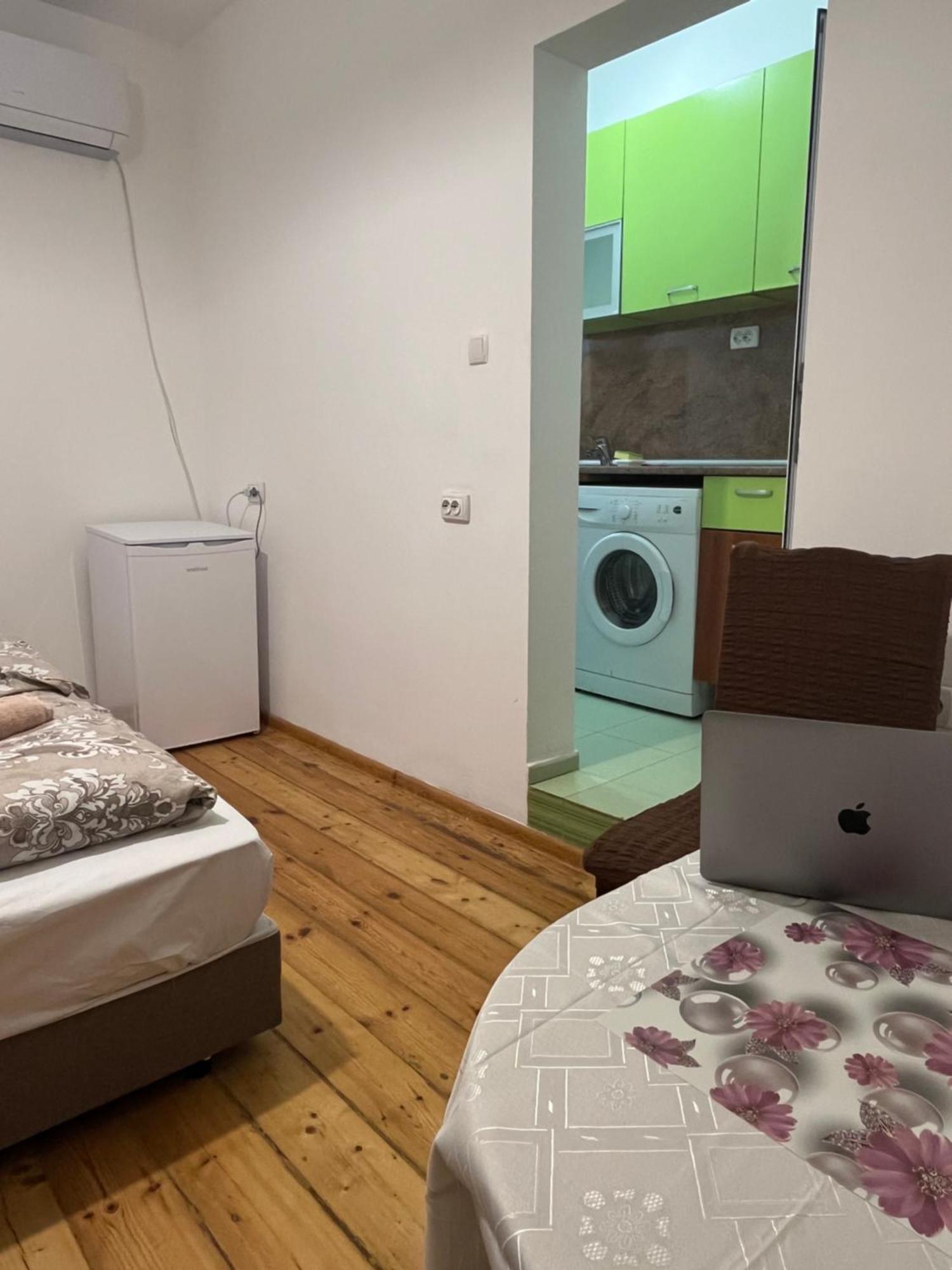 En-Suite Rooms: Novа Guesthouse In Sofia Center Екстер'єр фото
