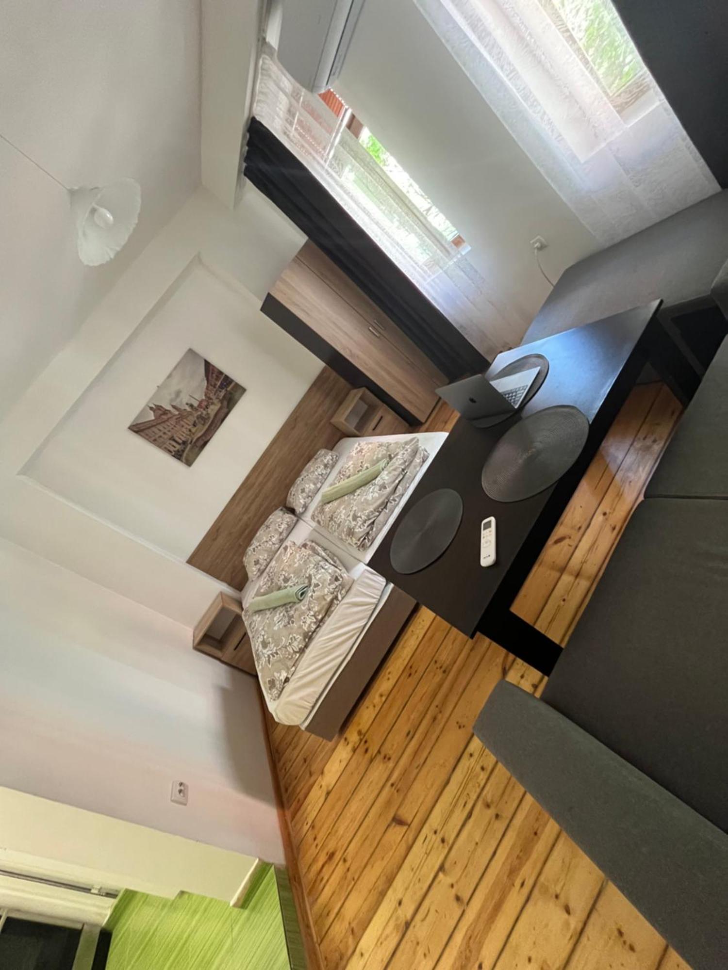 En-Suite Rooms: Novа Guesthouse In Sofia Center Екстер'єр фото