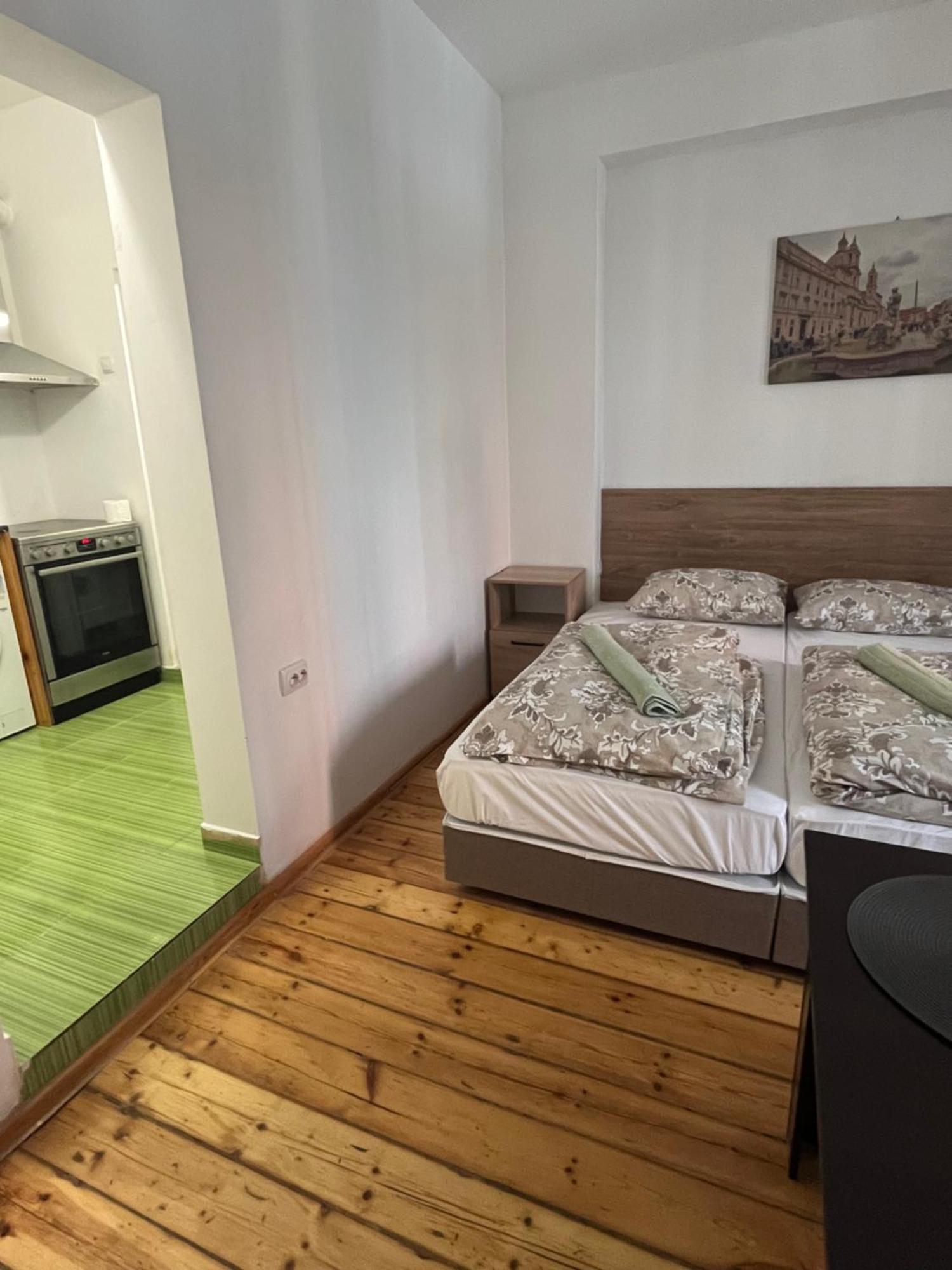 En-Suite Rooms: Novа Guesthouse In Sofia Center Екстер'єр фото
