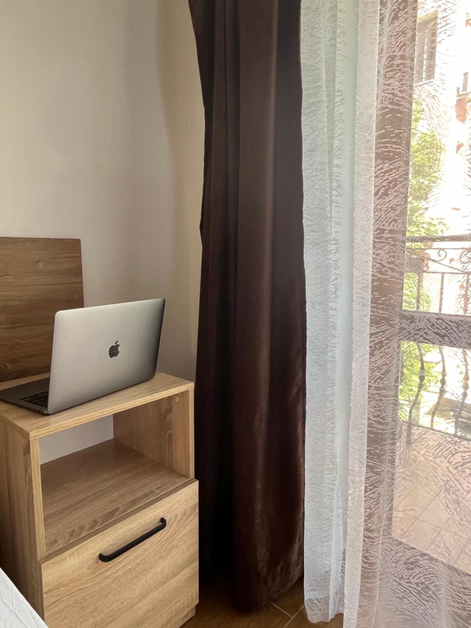 En-Suite Rooms: Novа Guesthouse In Sofia Center Екстер'єр фото