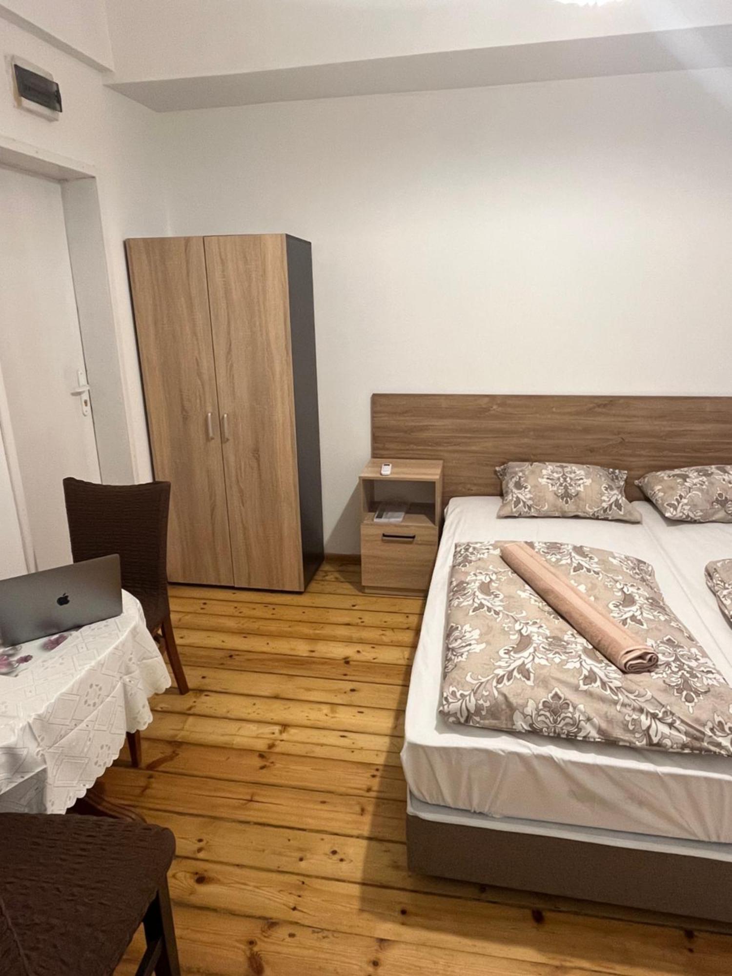 En-Suite Rooms: Novа Guesthouse In Sofia Center Екстер'єр фото