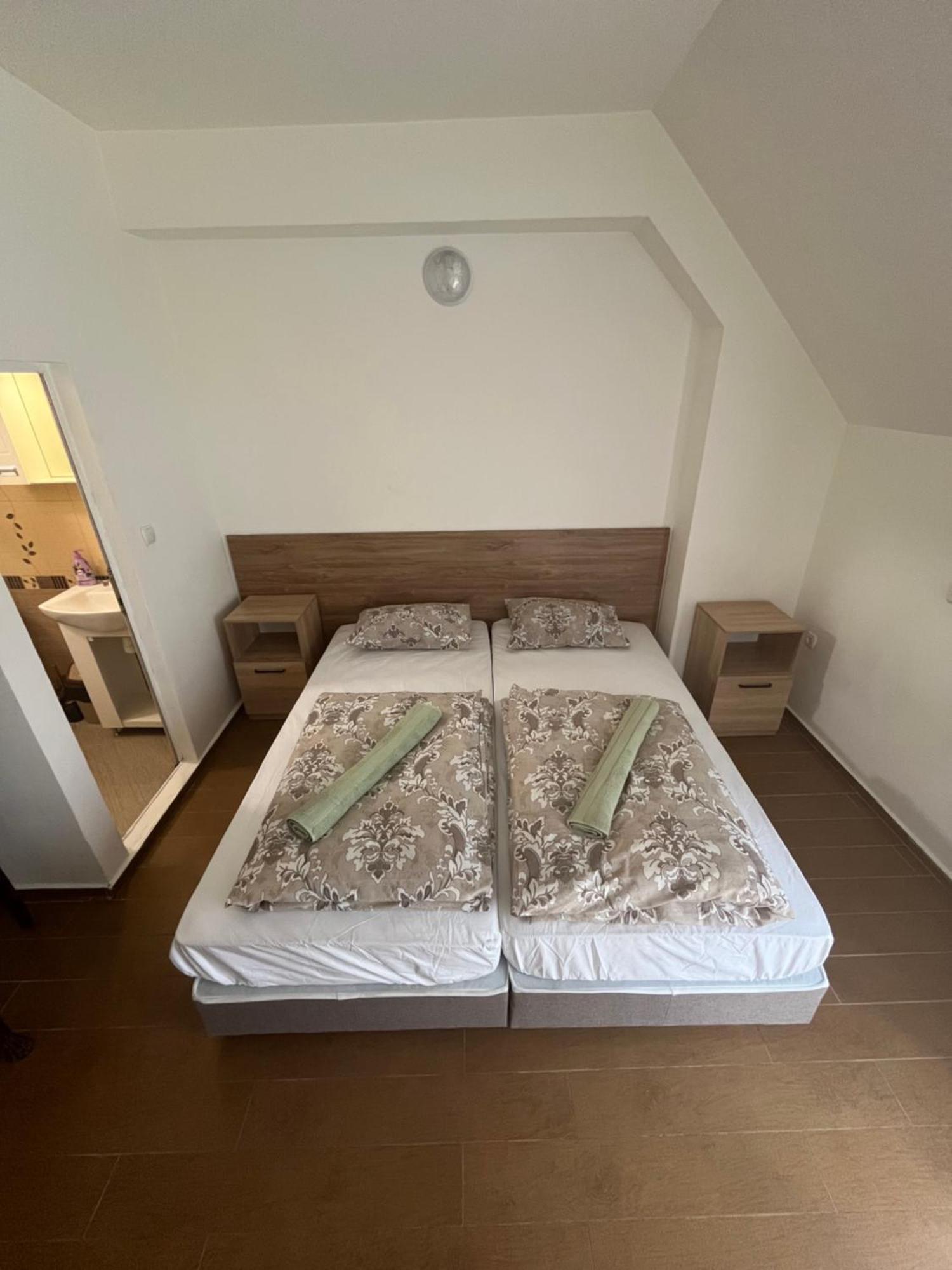 En-Suite Rooms: Novа Guesthouse In Sofia Center Екстер'єр фото