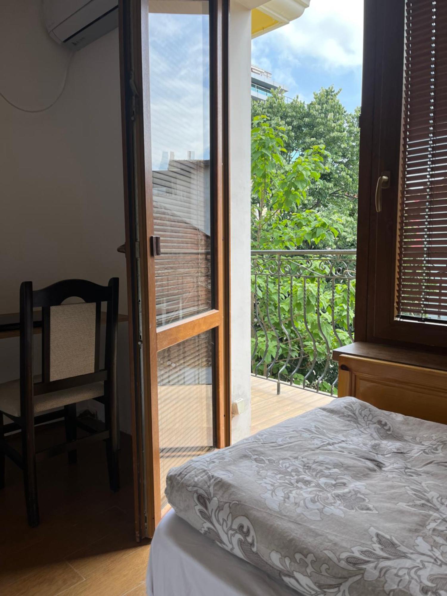 En-Suite Rooms: Novа Guesthouse In Sofia Center Екстер'єр фото