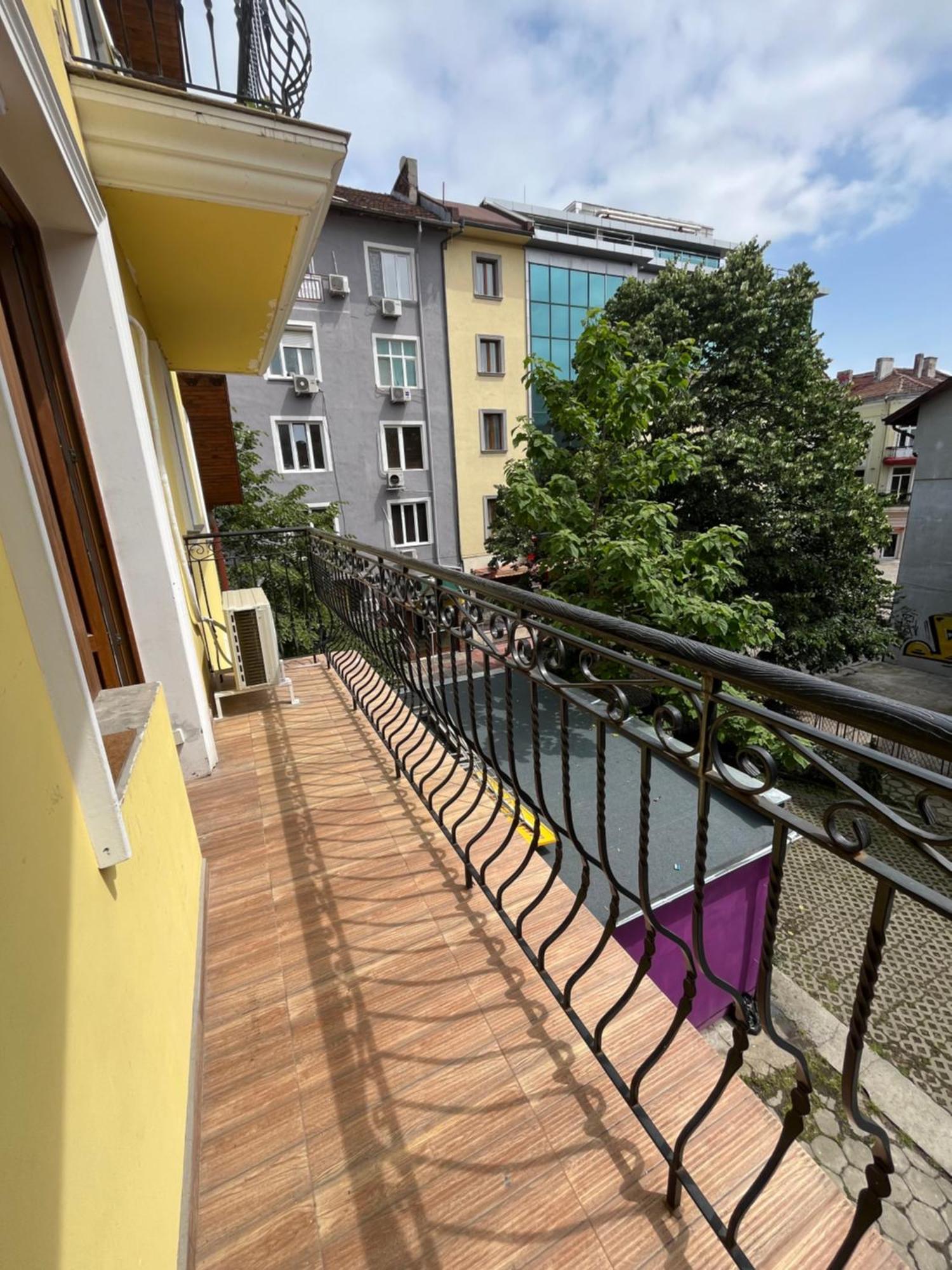 En-Suite Rooms: Novа Guesthouse In Sofia Center Екстер'єр фото