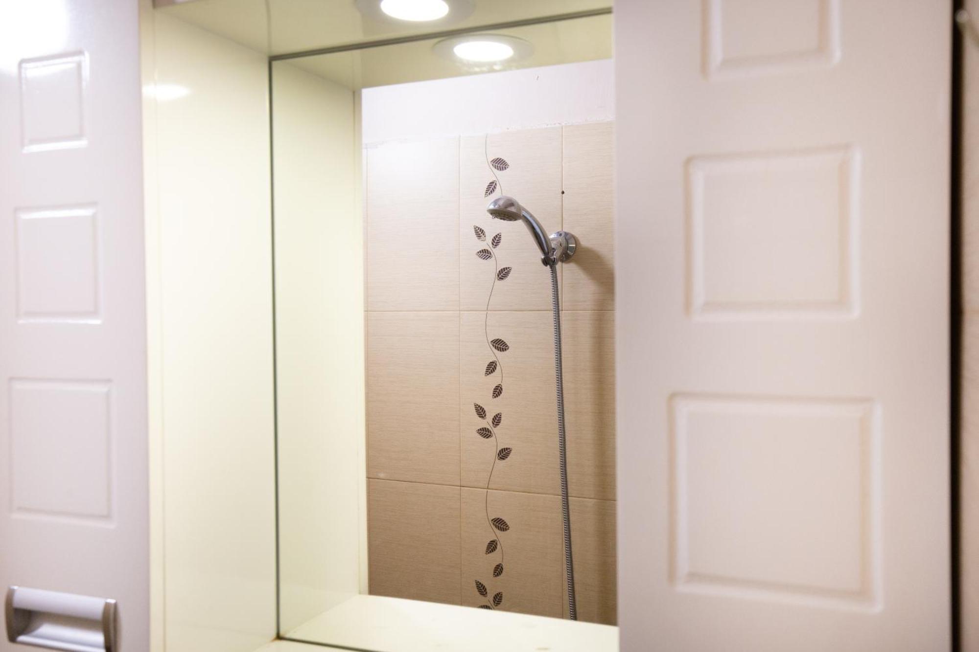 En-Suite Rooms: Novа Guesthouse In Sofia Center Екстер'єр фото
