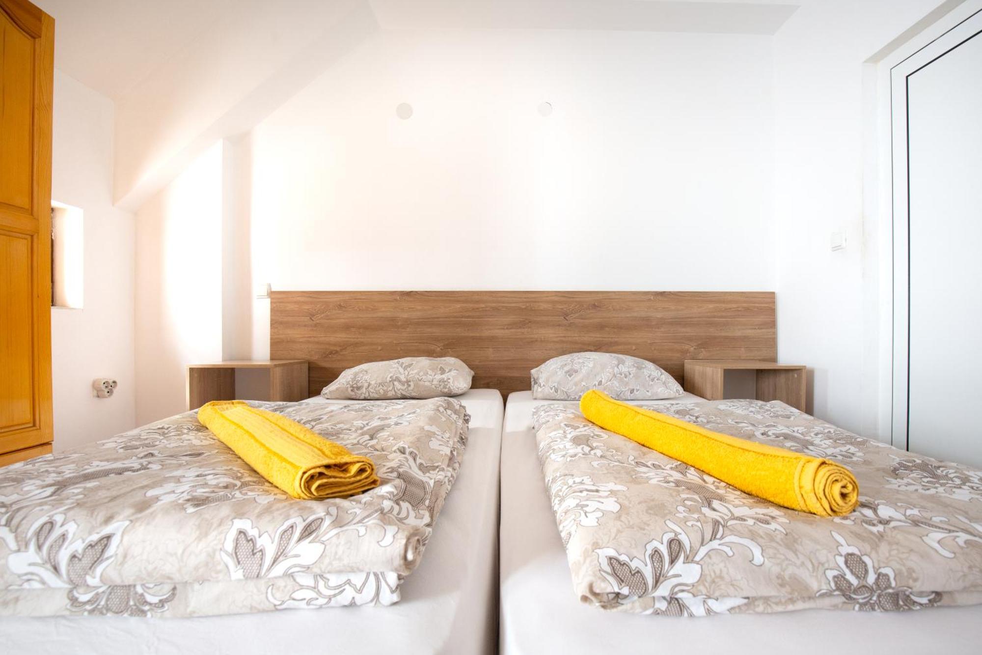En-Suite Rooms: Novа Guesthouse In Sofia Center Екстер'єр фото