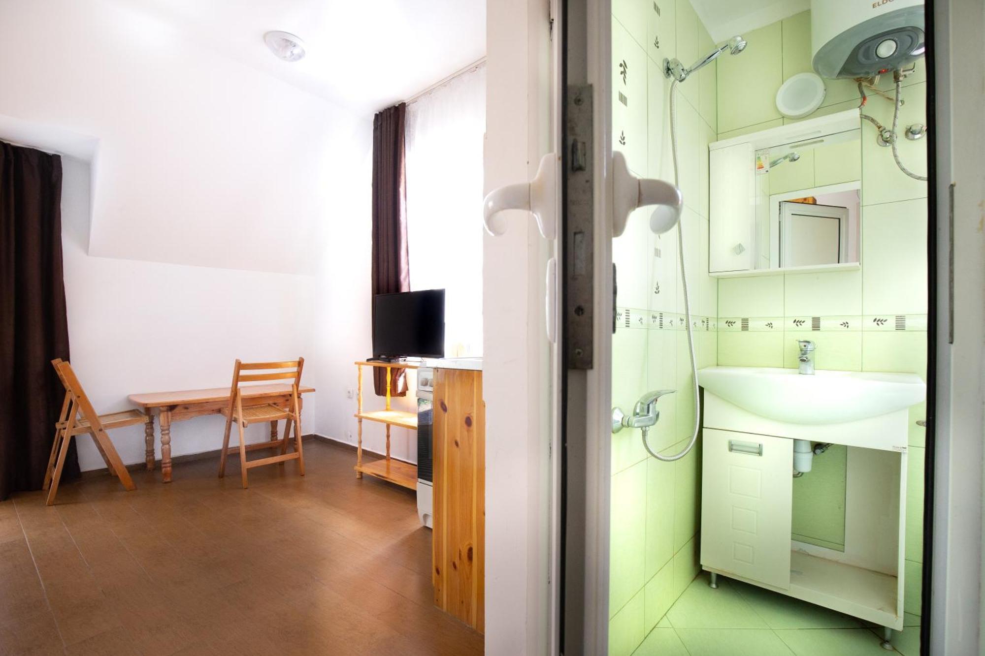 En-Suite Rooms: Novа Guesthouse In Sofia Center Екстер'єр фото