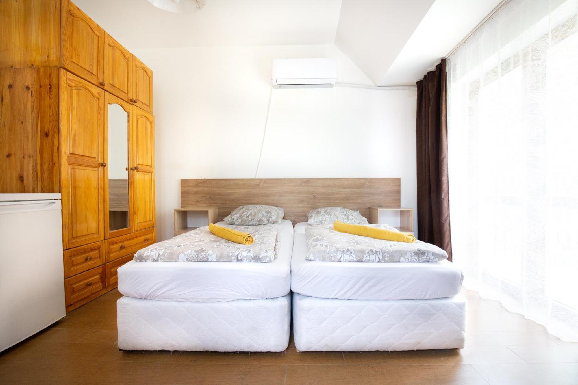 En-Suite Rooms: Novа Guesthouse In Sofia Center Екстер'єр фото