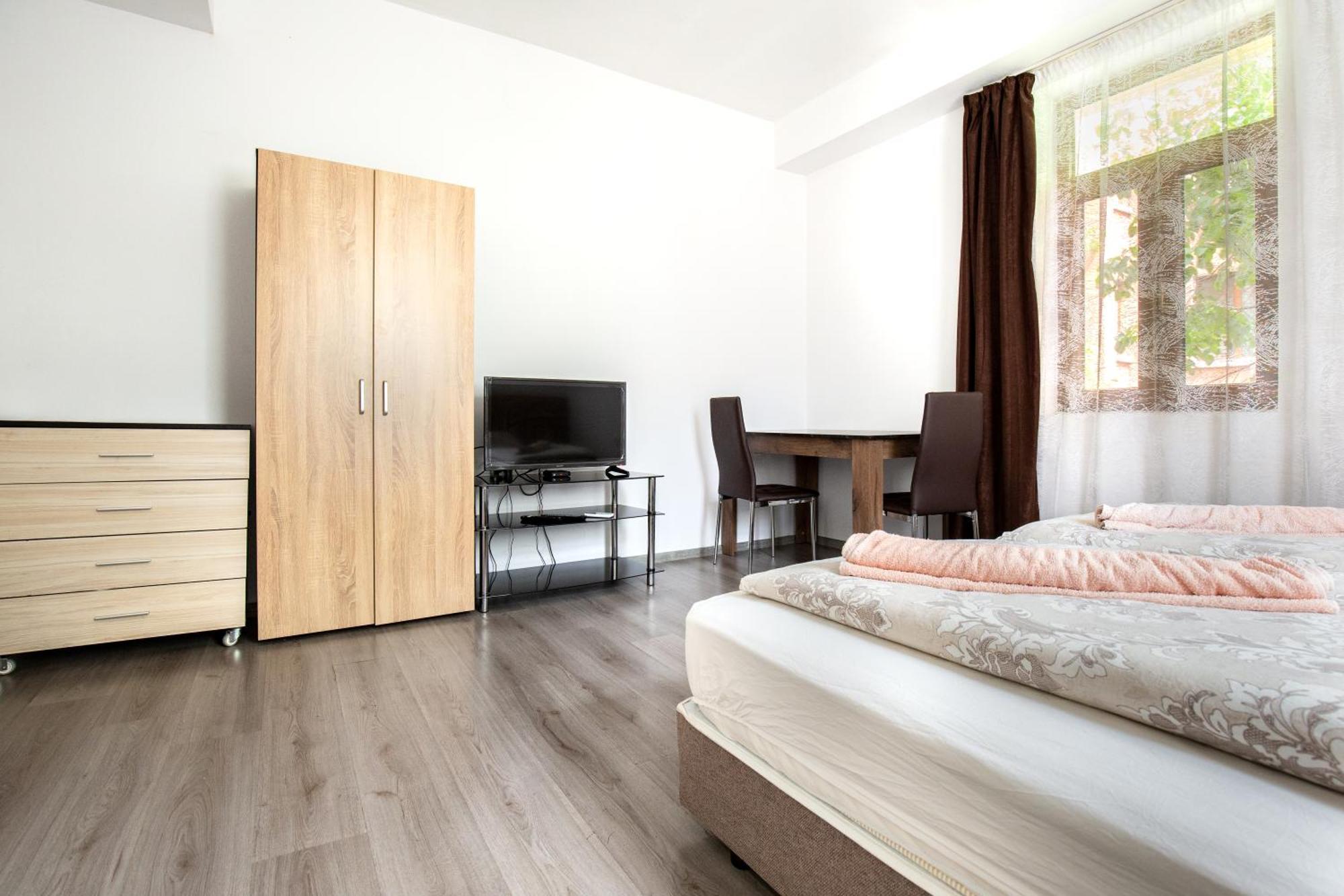 En-Suite Rooms: Novа Guesthouse In Sofia Center Екстер'єр фото