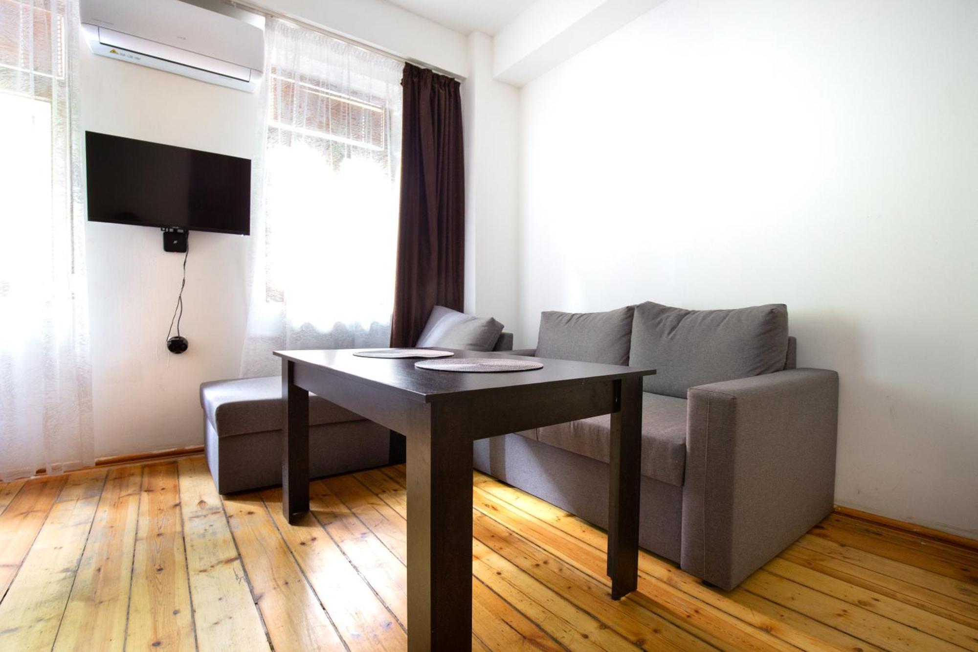 En-Suite Rooms: Novа Guesthouse In Sofia Center Екстер'єр фото